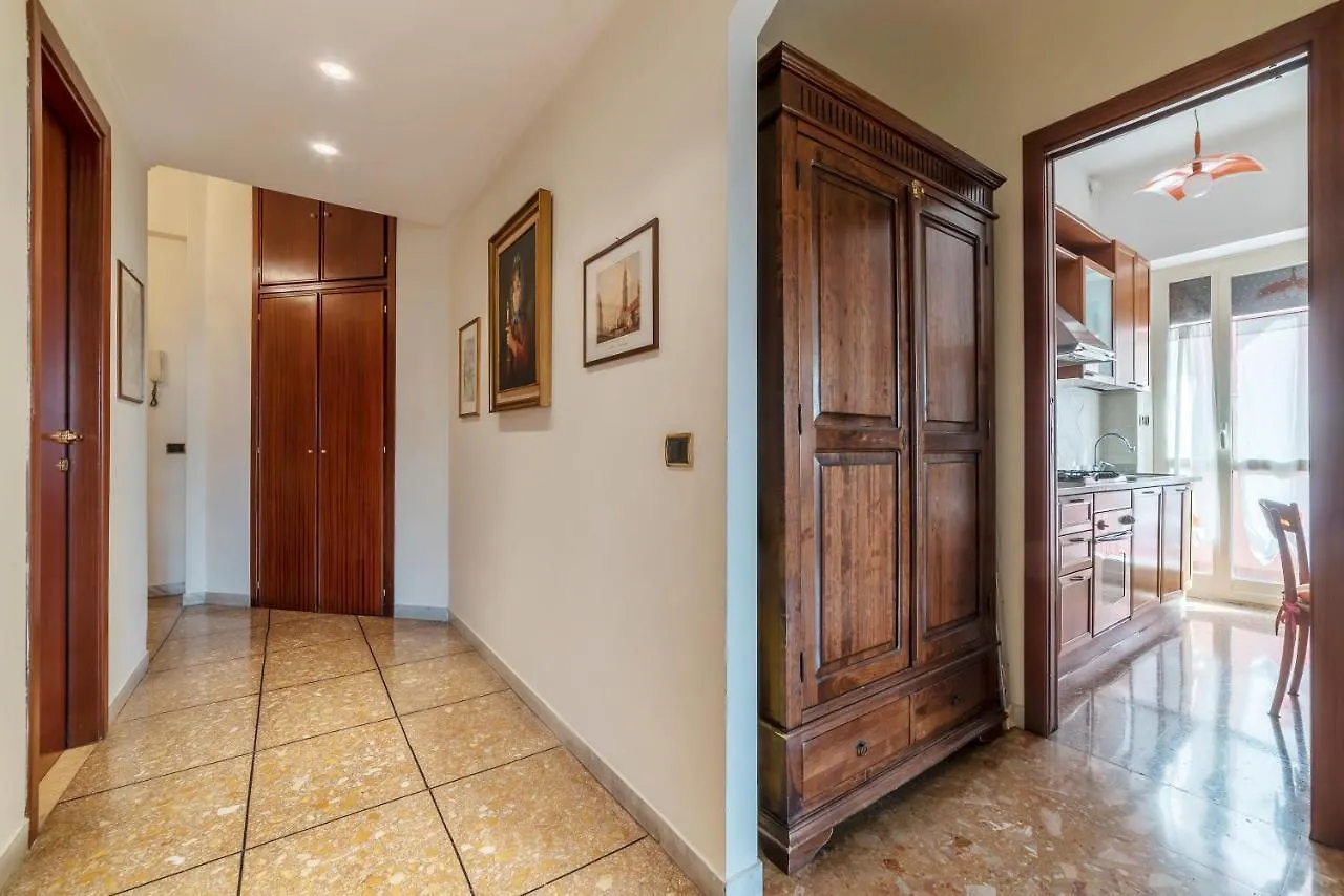 Monteverde Roomy Apartment Sun And Flowers Rome Italy