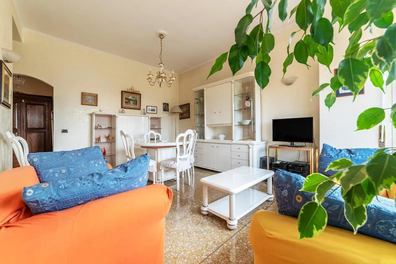 Monteverde Roomy Apartment Sun And Flowers Rome Italy