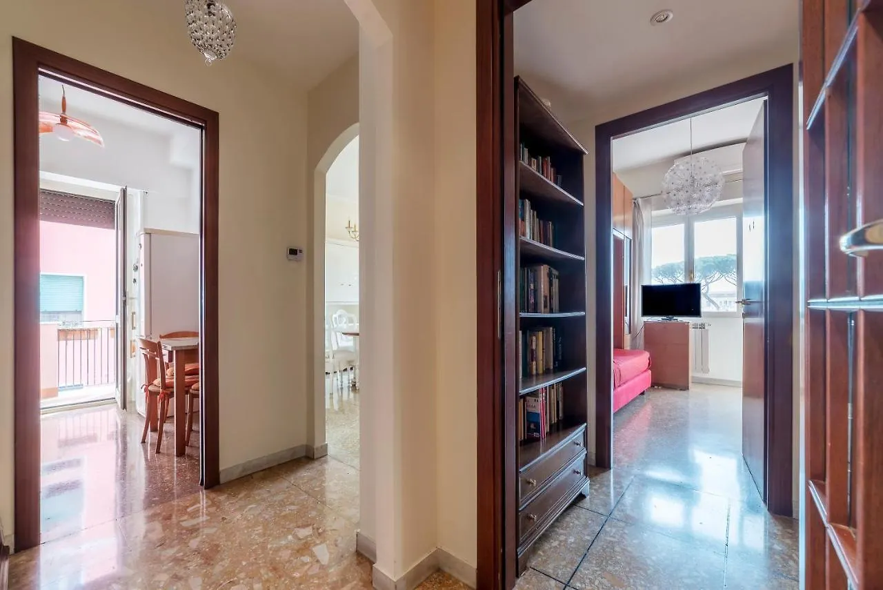 Monteverde Roomy Apartment Sun And Flowers Rome Italy