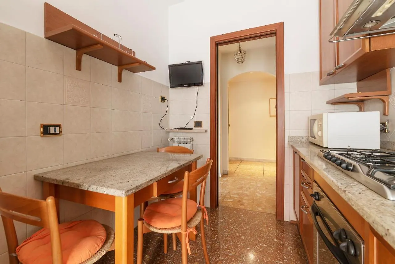 Monteverde Roomy Apartment Sun And Flowers Rome Italy