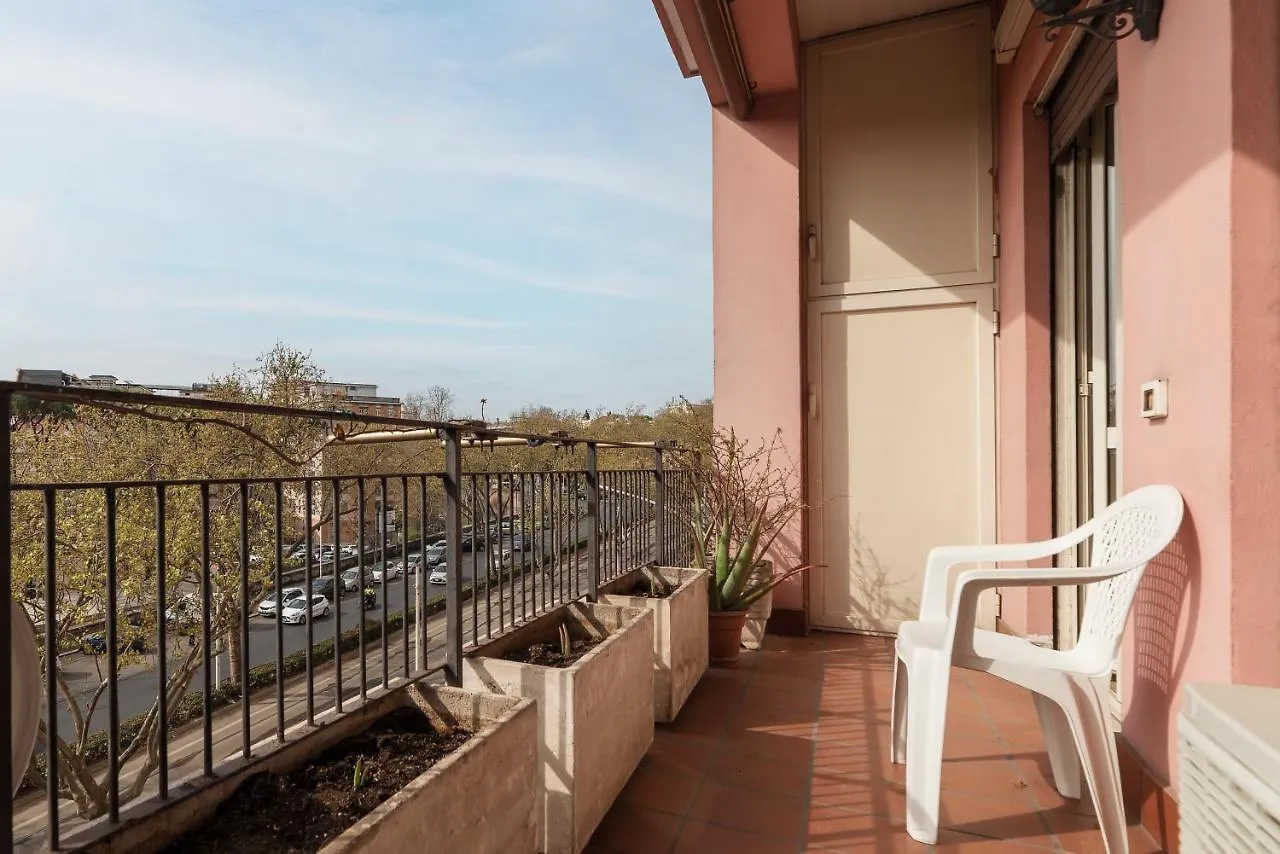 Monteverde Roomy Apartment Sun And Flowers Rome