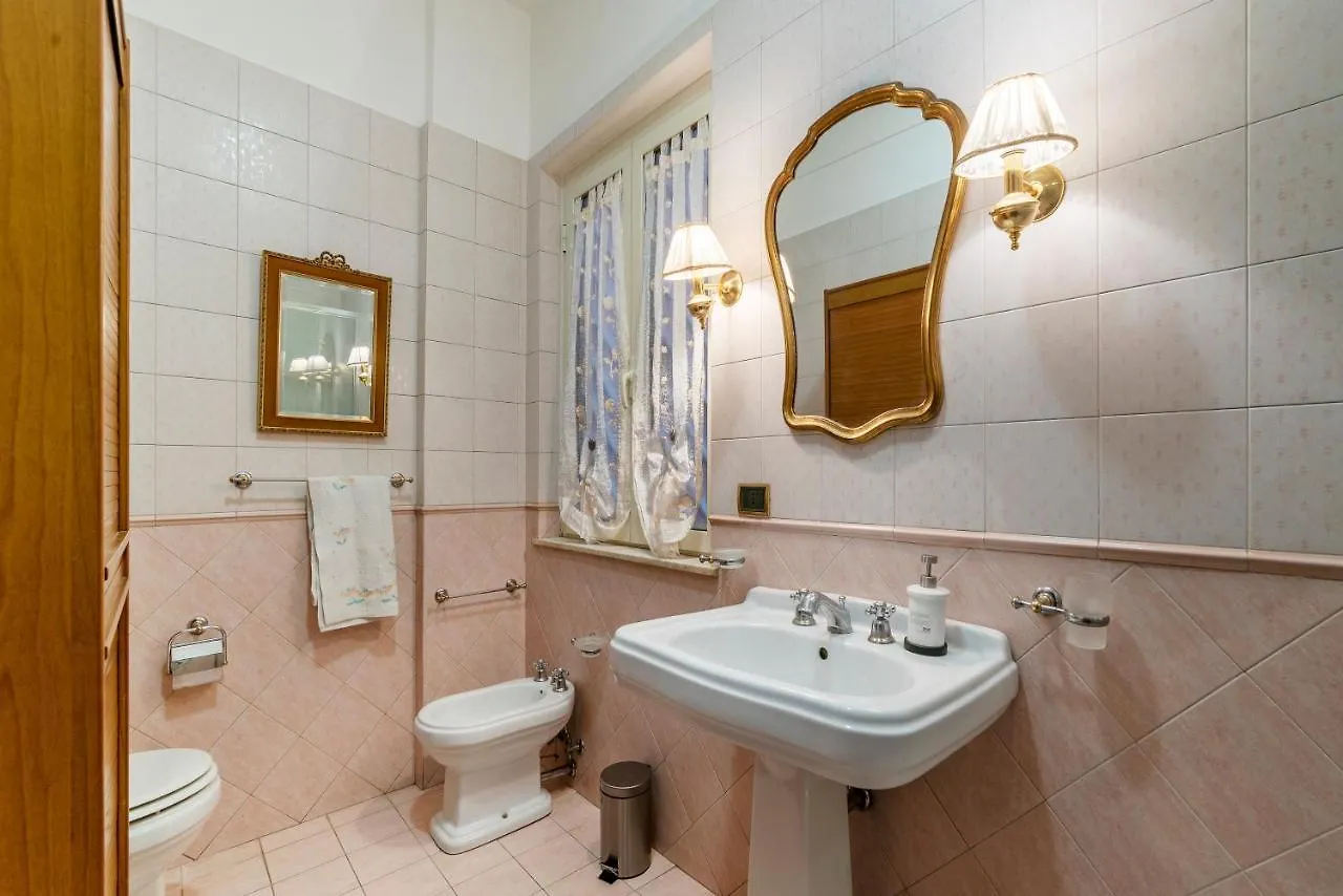 Monteverde Roomy Apartment Sun And Flowers Rome